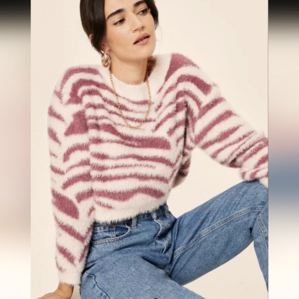 Fluffy Zebra Print Cropped Sweater